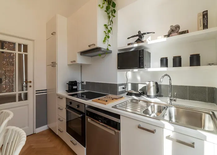 Apartment Castro Pretorio 24 - Fromhometorome *