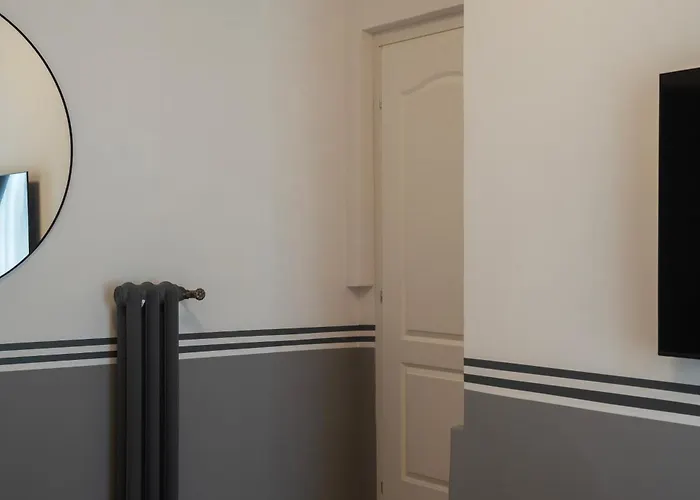 Apartment Castro Pretorio 24 - Fromhometorome *